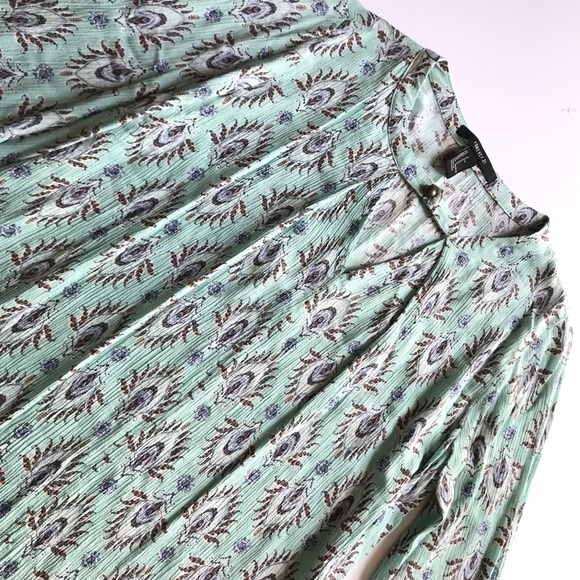 Forever 21 Blue Bell Sleeve Boho Keyhole Tunic Top - Picture 3 of 5